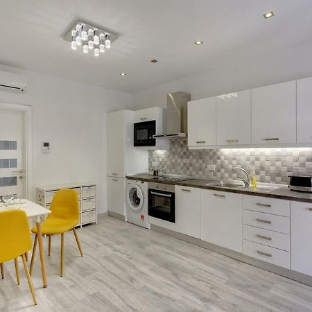Splendid Apartment, Steps Away From The Sea Sliema Bagian luar foto