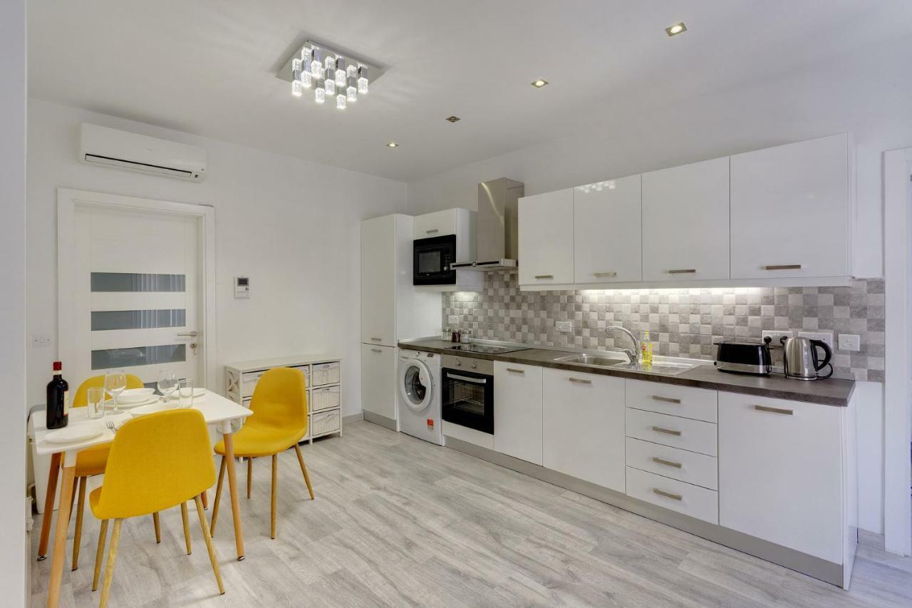 Splendid Apartment, Steps Away From The Sea Sliema Bagian luar foto