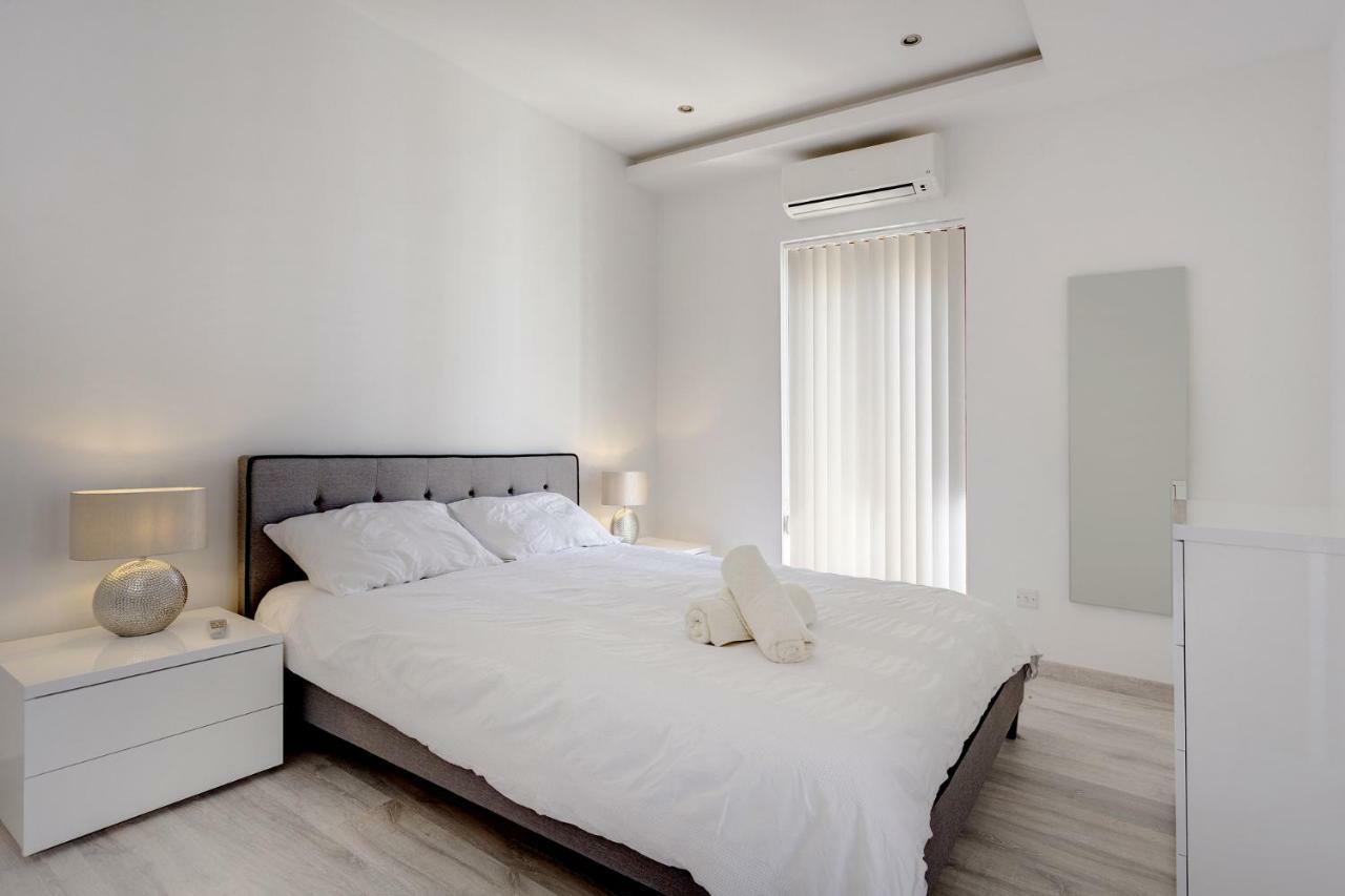 Splendid Apartment, Steps Away From The Sea Sliema Bagian luar foto